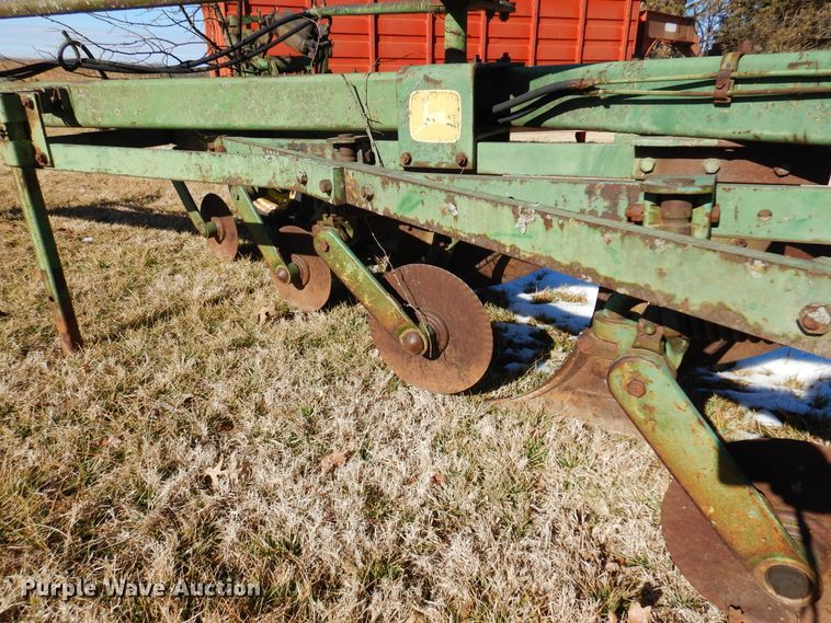 image for item DF0039 John Deere A1450  five bottom plow