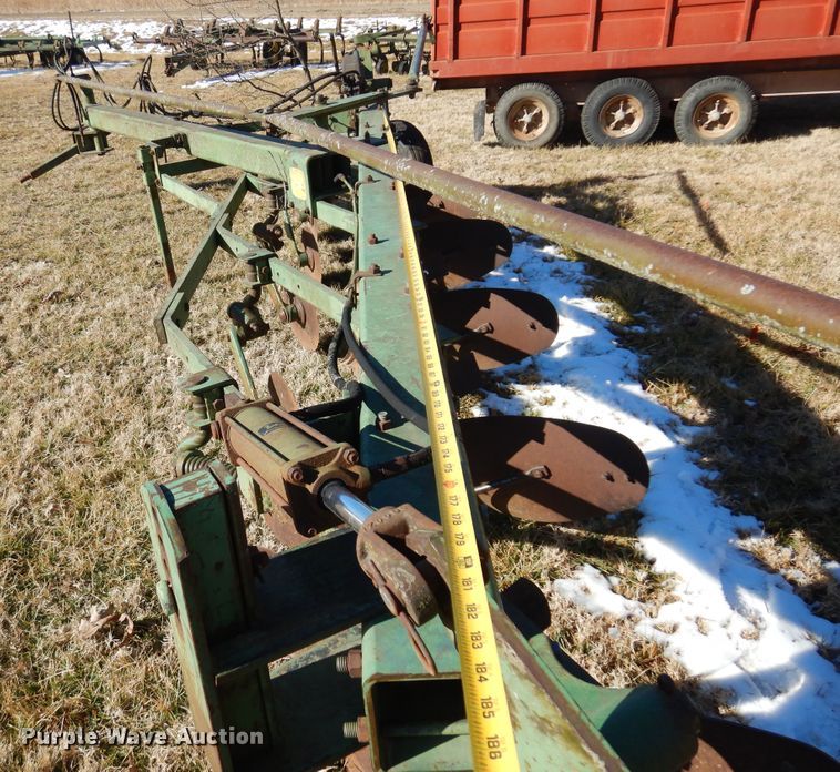 image for item DF0039 John Deere A1450  five bottom plow