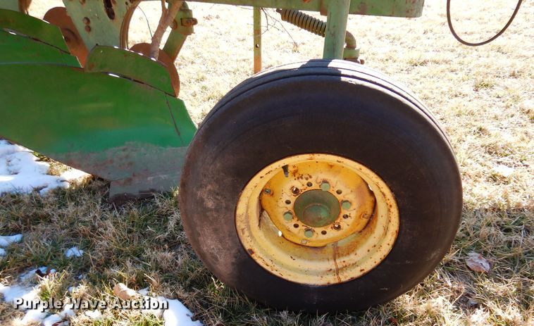 image for item DF0039 John Deere A1450  five bottom plow