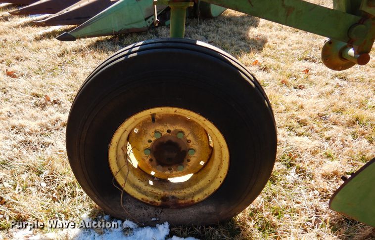 image for item DF0039 John Deere A1450  five bottom plow