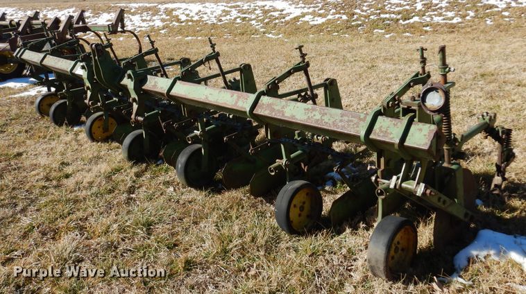 image for item DF0041 John Deere RG630  row crop cultivator