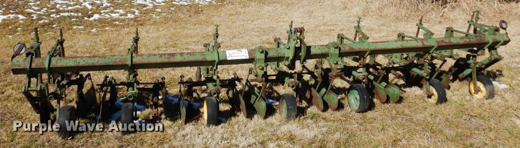 image for item DF0041 John Deere RG630  row crop cultivator