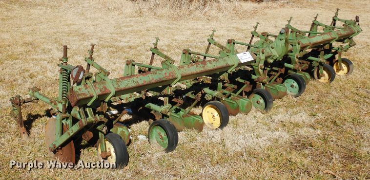 image for item DF0041 John Deere RG630  row crop cultivator