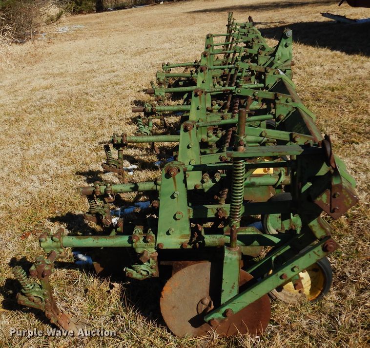 image for item DF0041 John Deere RG630  row crop cultivator