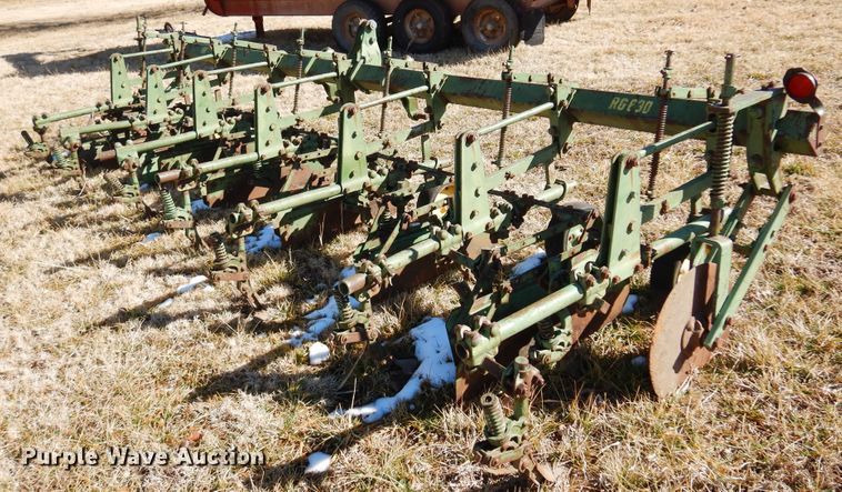 image for item DF0041 John Deere RG630  row crop cultivator