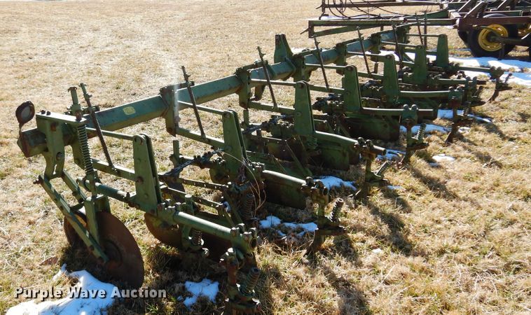 image for item DF0041 John Deere RG630  row crop cultivator