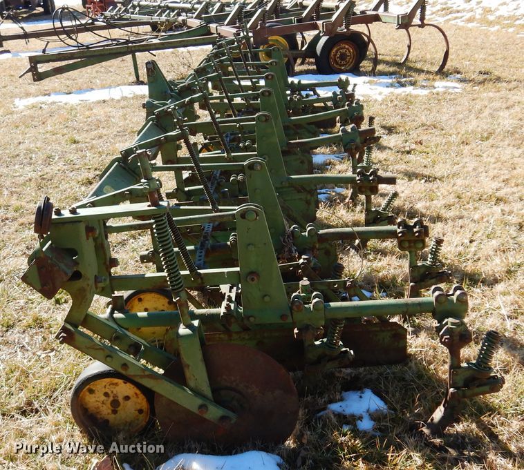 image for item DF0041 John Deere RG630  row crop cultivator