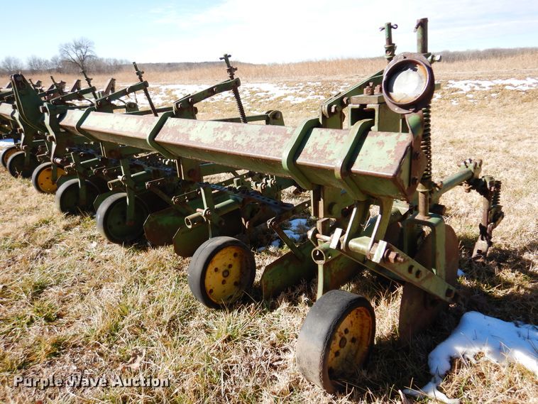 image for item DF0041 John Deere RG630  row crop cultivator