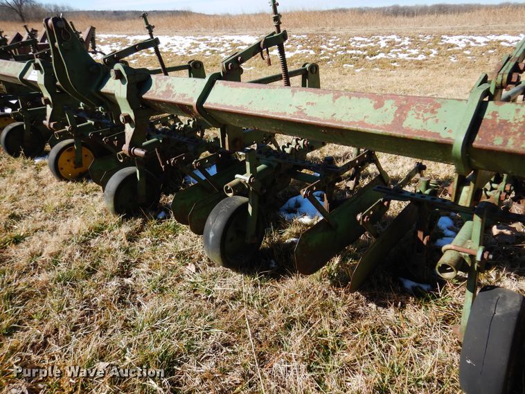 image for item DF0041 John Deere RG630  row crop cultivator