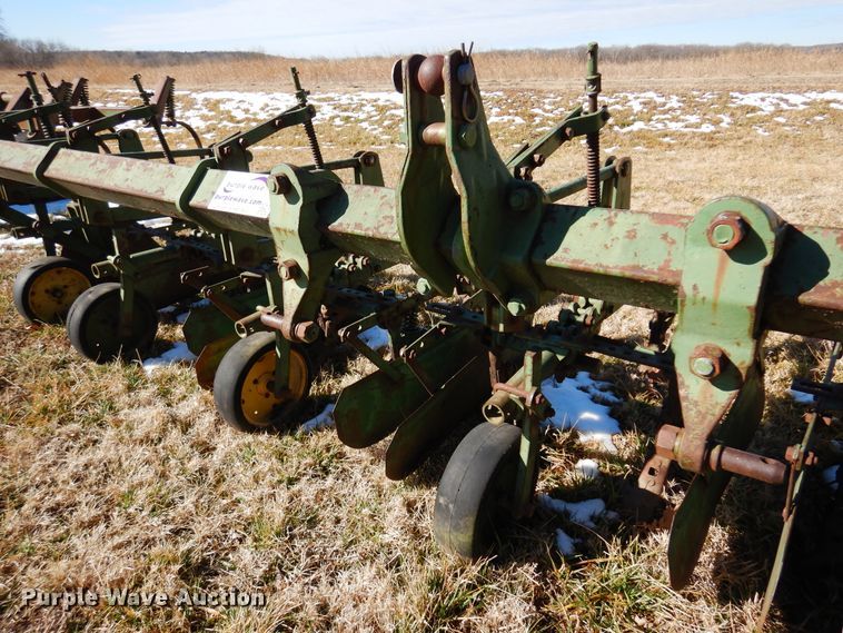 image for item DF0041 John Deere RG630  row crop cultivator