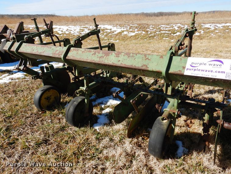 image for item DF0041 John Deere RG630  row crop cultivator