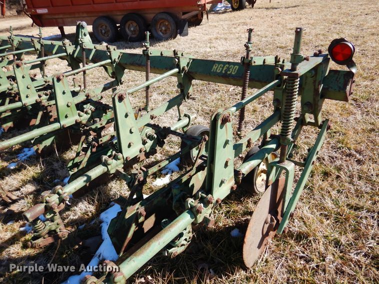 image for item DF0041 John Deere RG630  row crop cultivator