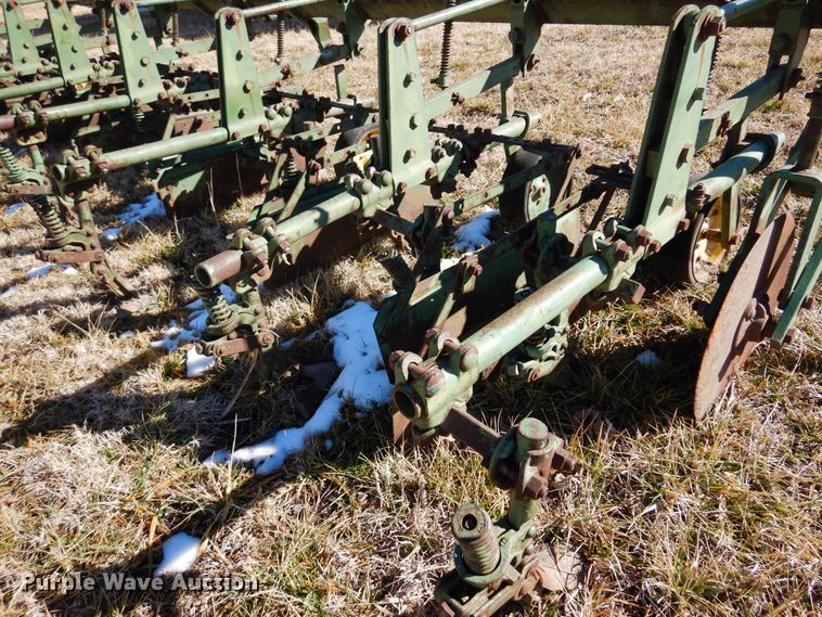 image for item DF0041 John Deere RG630  row crop cultivator