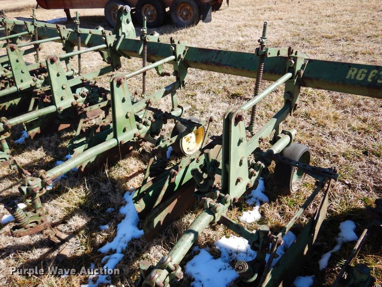 image for item DF0041 John Deere RG630  row crop cultivator