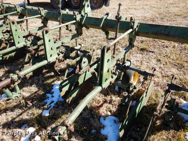 image for item DF0041 John Deere RG630  row crop cultivator