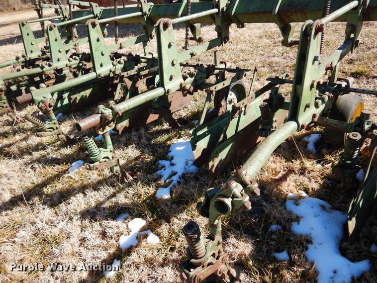 image for item DF0041 John Deere RG630  row crop cultivator