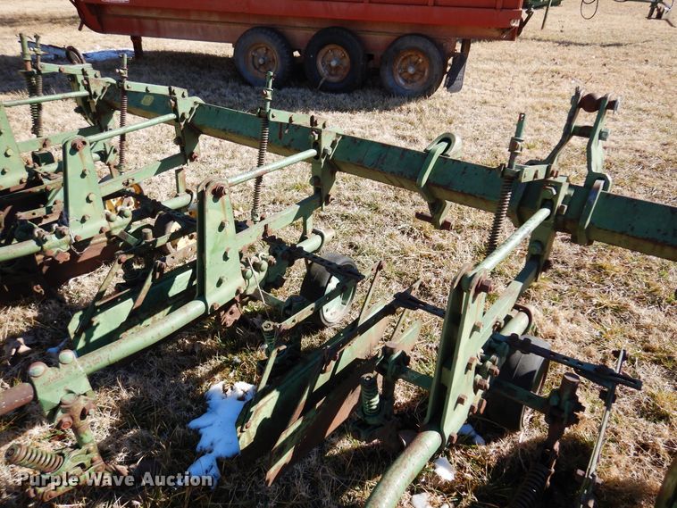 image for item DF0041 John Deere RG630  row crop cultivator
