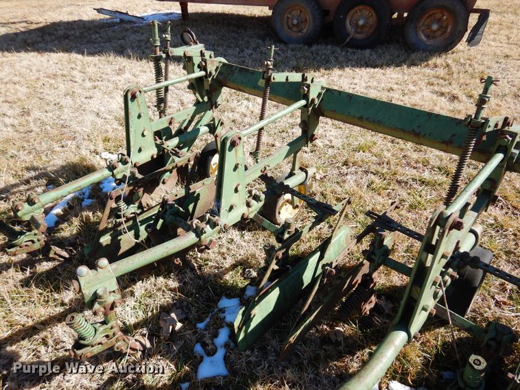 image for item DF0041 John Deere RG630  row crop cultivator