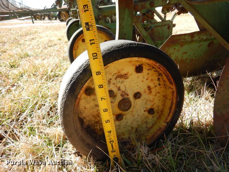 image for item DF0041 John Deere RG630  row crop cultivator
