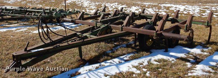 image for item DF0042 John Deere E1600  chisel