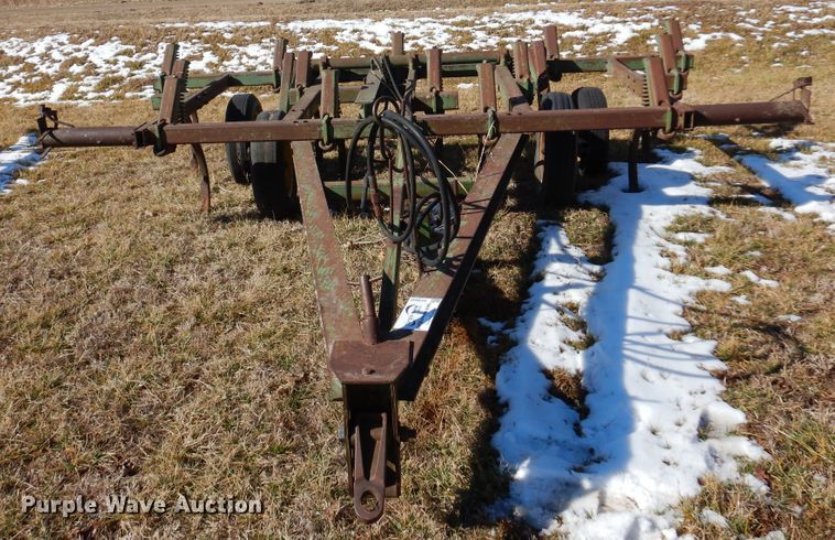 image for item DF0042 John Deere E1600  chisel