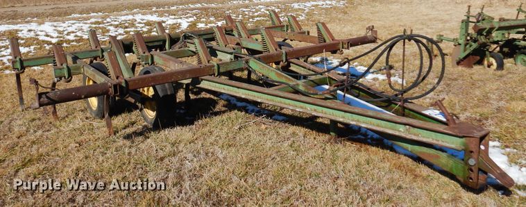 image for item DF0042 John Deere E1600  chisel