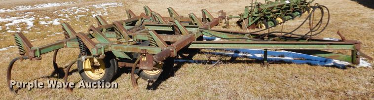 image for item DF0042 John Deere E1600  chisel