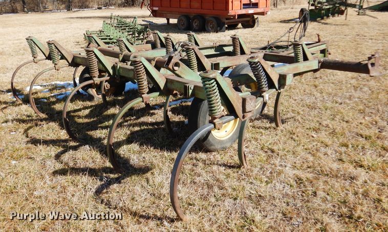 image for item DF0042 John Deere E1600  chisel