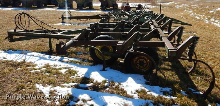 image for item DF0042 John Deere E1600  chisel