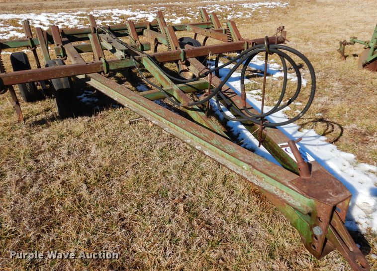 image for item DF0042 John Deere E1600  chisel