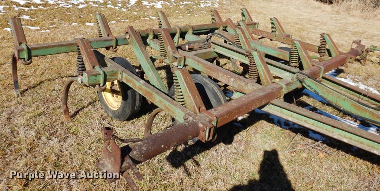 image for item DF0042 John Deere E1600  chisel