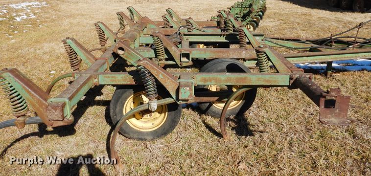 image for item DF0042 John Deere E1600  chisel