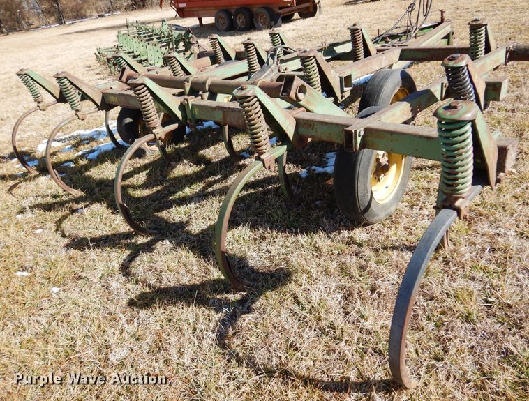 image for item DF0042 John Deere E1600  chisel