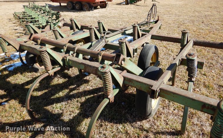 image for item DF0042 John Deere E1600  chisel