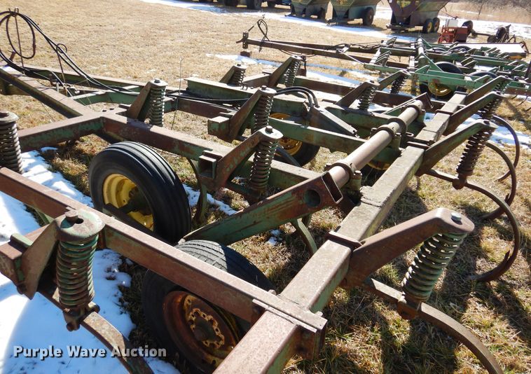 image for item DF0042 John Deere E1600  chisel