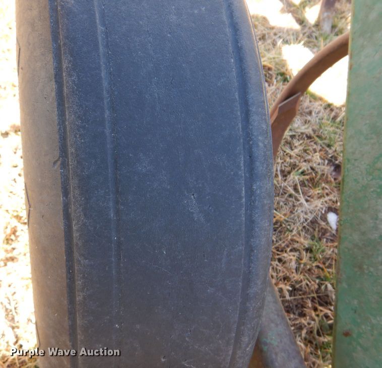 image for item DF0042 John Deere E1600  chisel