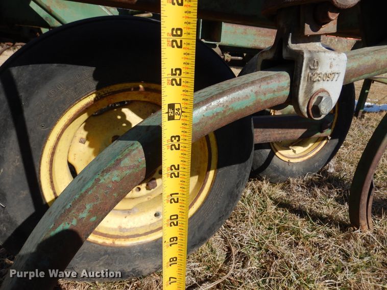 image for item DF0042 John Deere E1600  chisel