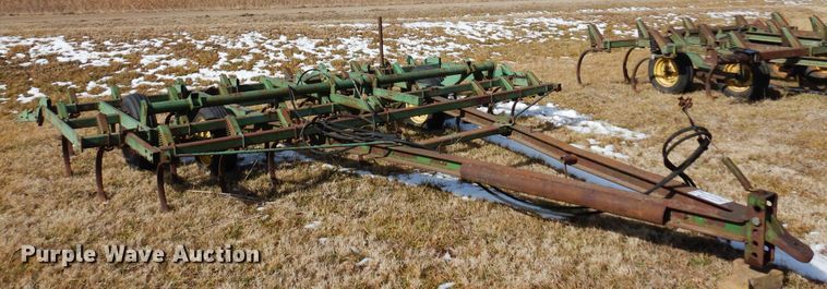 image for item DF0043 John Deere 1010  field cultivator