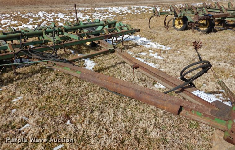 image for item DF0043 John Deere 1010  field cultivator