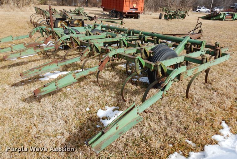 image for item DF0043 John Deere 1010  field cultivator