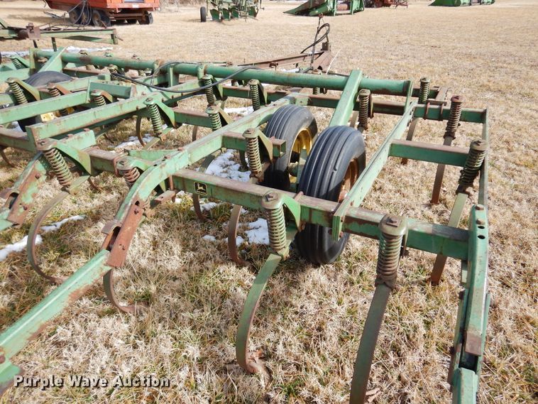image for item DF0043 John Deere 1010  field cultivator