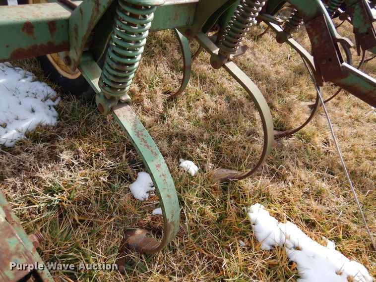 image for item DF0043 John Deere 1010  field cultivator