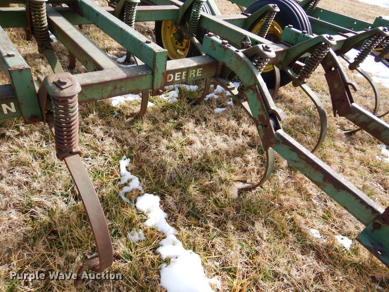 image for item DF0043 John Deere 1010  field cultivator