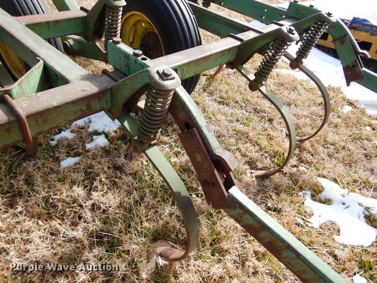 image for item DF0043 John Deere 1010  field cultivator