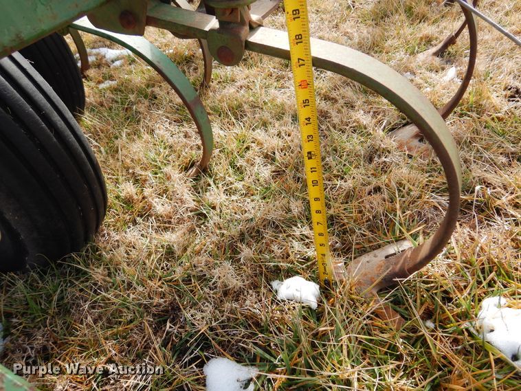 image for item DF0043 John Deere 1010  field cultivator