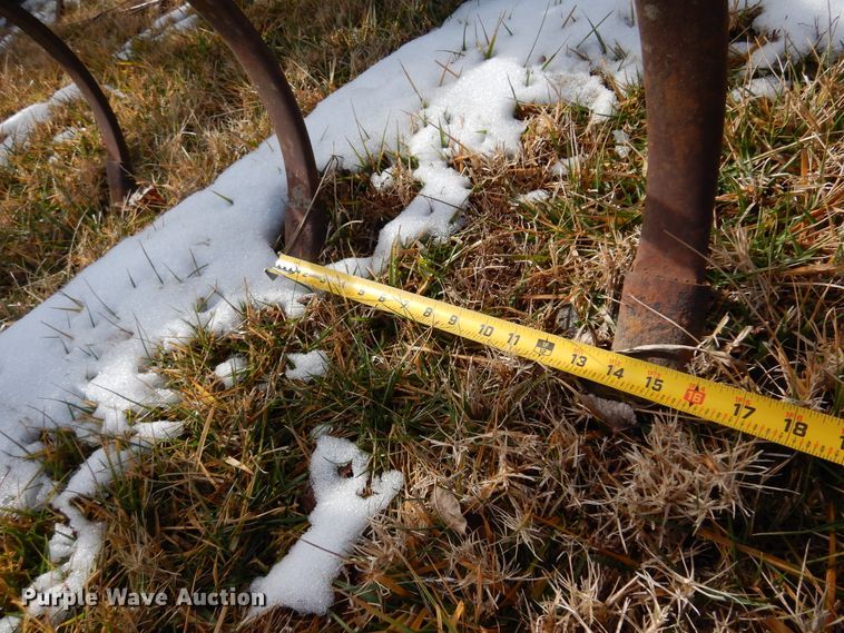 image for item DF0043 John Deere 1010  field cultivator