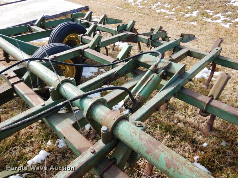 image for item DF0043 John Deere 1010  field cultivator