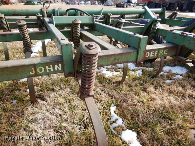 image for item DF0043 John Deere 1010  field cultivator