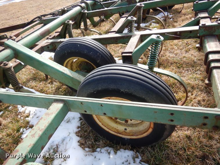 image for item DF0043 John Deere 1010  field cultivator