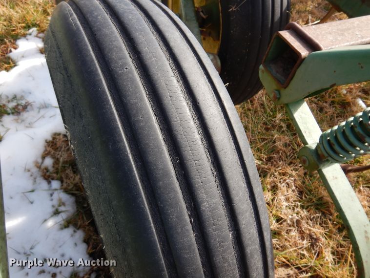 image for item DF0043 John Deere 1010  field cultivator